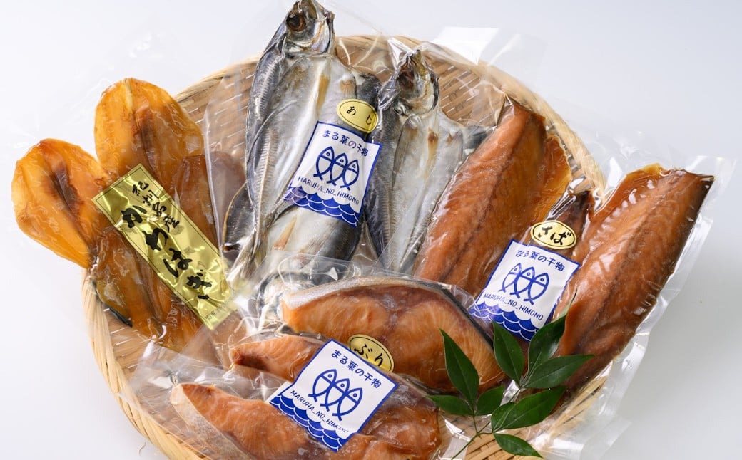 
            海産まる葉が選ぶ定番のおすすめ干物〈４品セット〉［KM04］
          