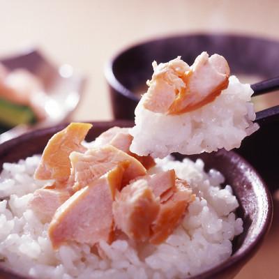 ふるさと納税 石狩市 佐藤水産の鮭親子セットC(いくら醤油漬・鮭ルイベ漬・鮭荒ほぐし) |  | 03