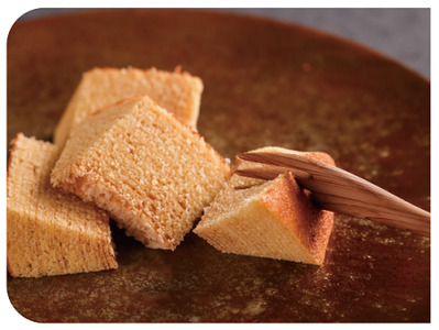 039-005【プレゼント好適品】「結びの木」米粉バウムクーヘン２種（プレーン・栗羊羹）セット