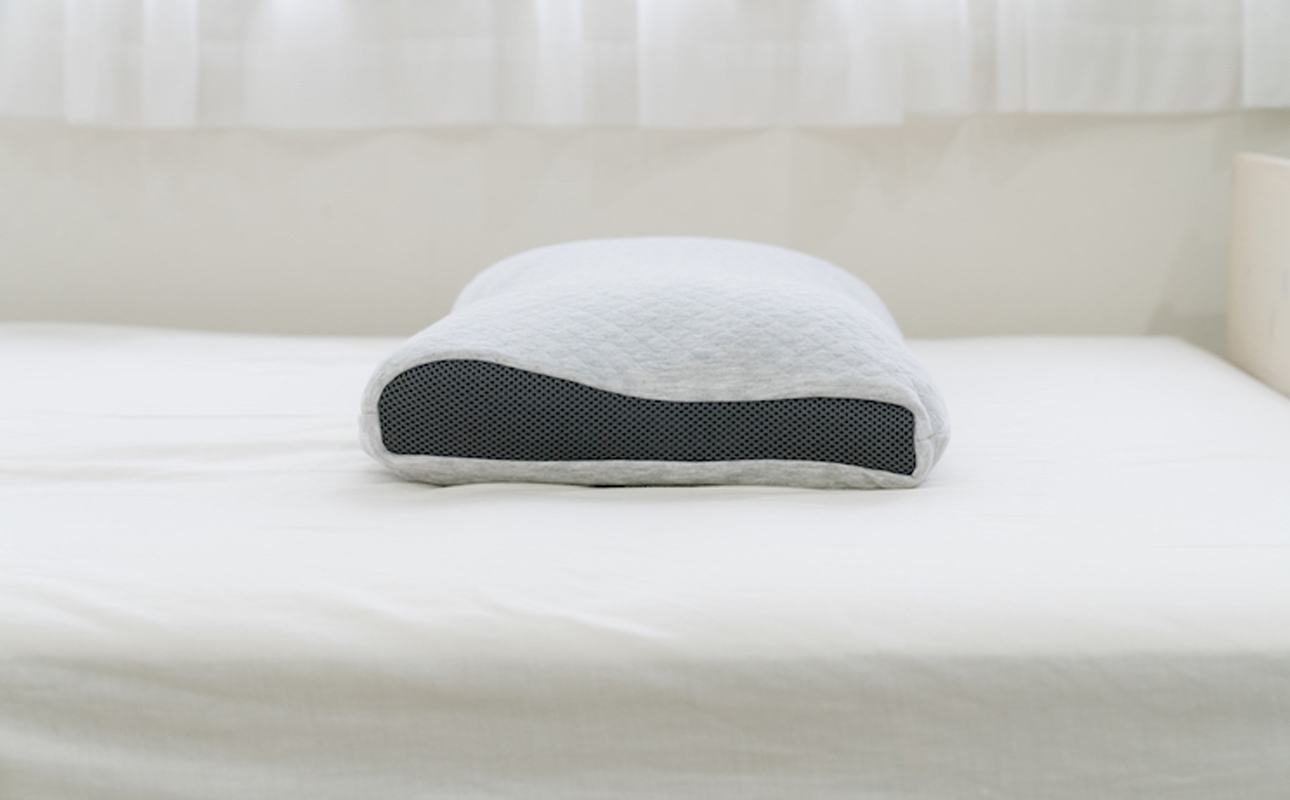 高さを3段階で簡単に変えられるので、自分ならではのベストポジションが得られる！セルフフィッティング枕「3段階に高さ調整できる 寝返りしやすい首もとフィットそば殻まくら」【快眠、枕、睡眠、そば、寝心地、