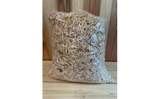 A13 ひのきチップ 約 1㎏ | 桧 ヒノキ 抗菌作用 香り 木製 桧 天然ヒノキ100％ お子様 ペット 安心  おがくず状 森の香り 入浴剤 芳香材 ガーデニング マルチング材 土の乾燥防止 雑草抑制 家庭菜園 鉢植え 昆虫 ペット 寝床材 ベッド 多用途 爽やかな香り 天然成分 ストレス軽減 抗菌 消臭防虫 防ダニ効果 手軽 自然の香り お取り寄せ 丹羽製材 奈良県 御杖村