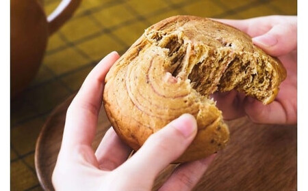 【定期便】〈3ヵ月定期便〉BASE BREAD 2種セット(ミニ食パン レーズン・さつまいも)　 B35000017【11100-2273】