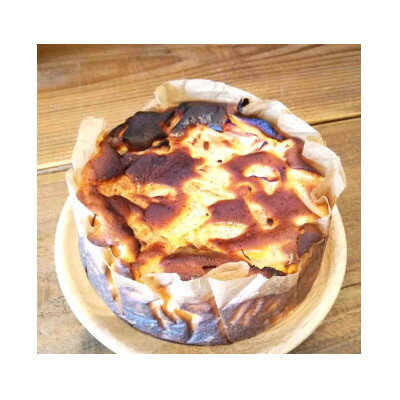 【ふるさと納税】りんごのバスクチーズケーキ　ホールケーキ【配送不可地域：離島】【1680575】