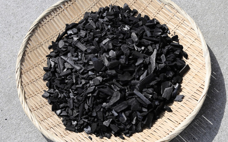 竹炭 中粒バラ 1kg ／ 中粒 バラ 消臭対策 調湿 空気ケア 水まろやか 水槽 土壌改良 園芸 ガーデニング エコ素材 ナチュラル生活 冷蔵庫 靴箱 大阪府 No.187-01