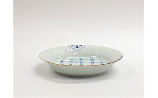 【伊万里焼】染付菊文・七宝文渕彫皿セット H707