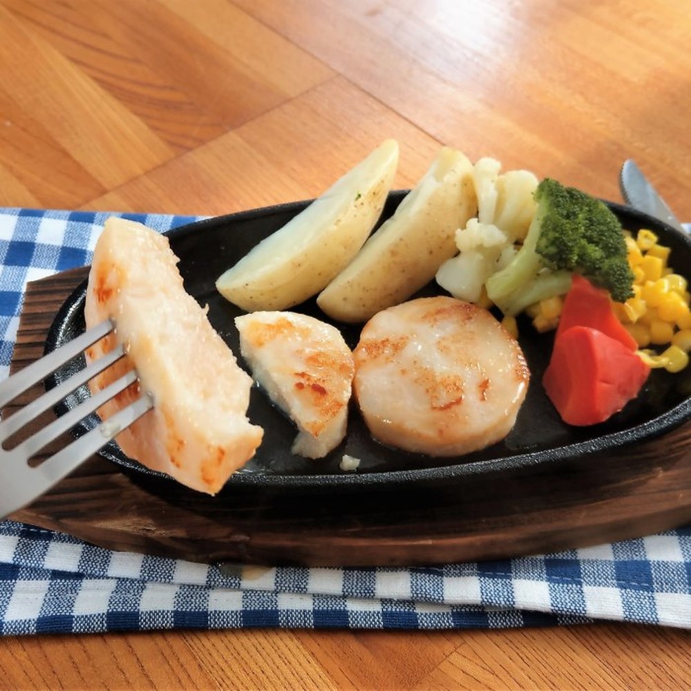 13-363 【年内配送12月8日入金まで】紋別産ほたて貝柱ステーキ（成形品）(4枚入・3袋) within2025