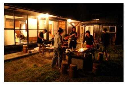 囲炉裏付き古民家に泊まり、猟師の罠猟に同行しよう!(ファミリー向け)