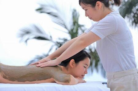 サンカラスイート1泊2食付　ペア ご宿泊券［sankara hotel & spa屋久島］