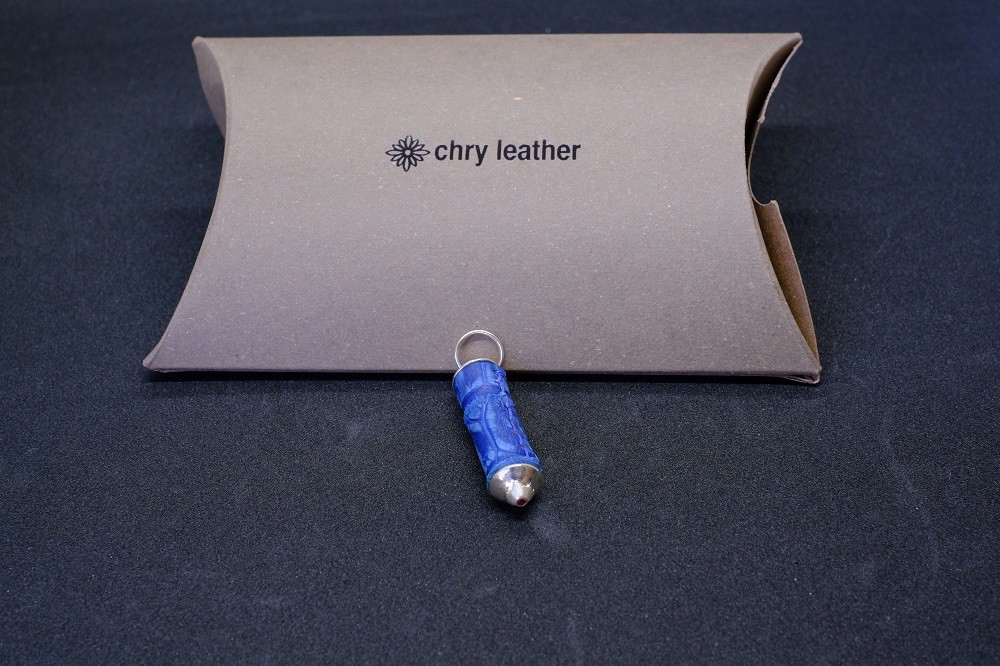 
                  革巻きキーホルダー　CI-1
                