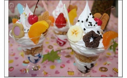 
食品サンプルの【博多パフェ作り体験】
