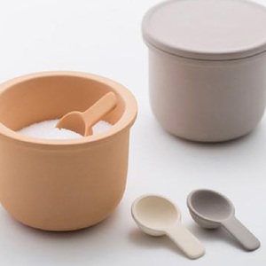 TOKONAME SUYAKI CROCK ＆ SPOON・GRAY 陶器 常滑焼 日本製 調味料 乾物 塩 保存容器 サラサラ 固まらない 湿気ない 湿気防止 スプーン付き 甕 蓋付き キッチン用品