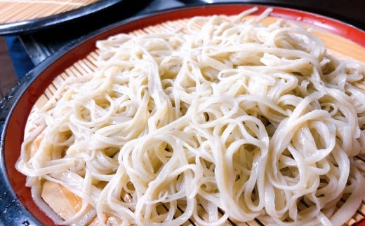 自分で作った蕎麦を体験後に食べる事も可能です。自分で作ったお蕎麦は格別です。お蕎麦のお土産も付いています。