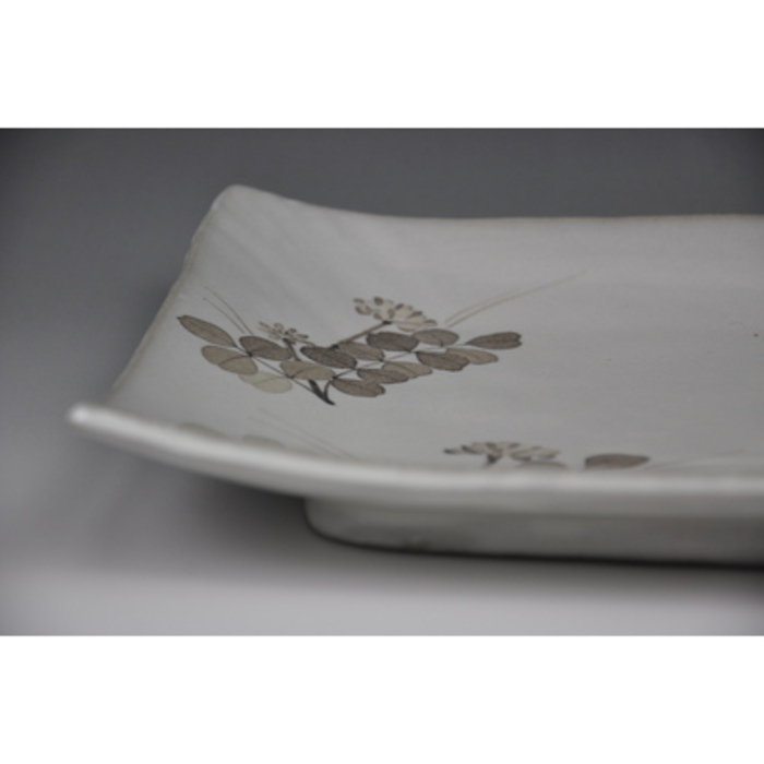 和紙染草花文絵皿A 【日の隈窯 和紙染 和紙 佐賀 陶器 粉引き 鉄絵 草花 窯元 陶芸作家 絵皿】(H025113)