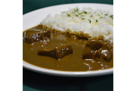 【牧場こだわり】むなかた牛カレー2人前×2缶（贈答用桐箱入り）【すすき牧場】_HA0936