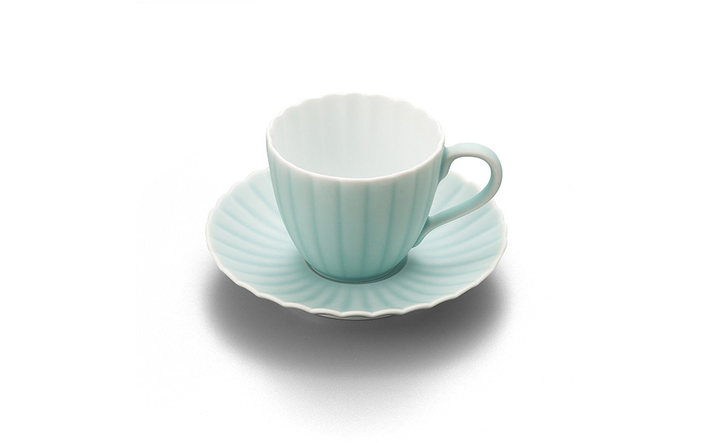 
                  【伊万里焼/畑萬陶苑】モイスト 菊割珈琲碗皿
                