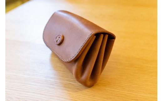 革ボタンのミニ財布・小銭入れ（ダークブラウン）【ボタン二つ穴デザイン コンパクトサイズ モストロレザー使用 エイジング 布で乾拭き ファッション小物 お中元 お歳暮 父の日 母の日 ギフト用 大阪府 