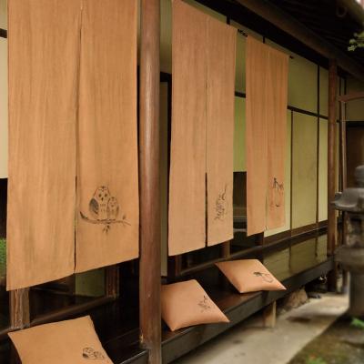 ふるさと納税 京都市 【工夫庵】柿渋染め手描き座布団「招き鯛」2枚セット |  | 03