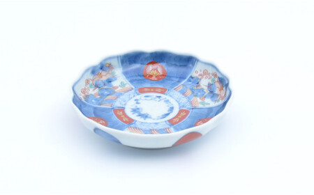 有田焼 色絵丸紋草花割 4寸皿 11.5cm【まるぶんオリジナル】食器 器 うつわ 磁器 皿 小皿 豆皿 プレート 取皿 菓子皿 ハレの日 お正月 手描き 電子レンジ対応 食洗機対応 aw022