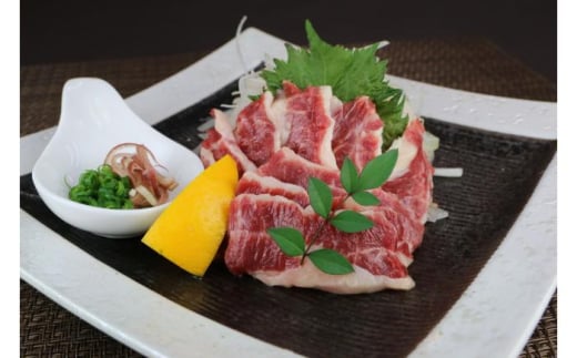 【全6回定期便】 【数量限定】霜降り馬刺し スライス 約200ｇ【有限会社 桜屋】 [AYCP043]