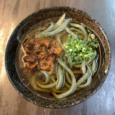 ふるさと納税 嘉麻市 【毎月定期便】よもぎ牛すじ肉うどん 3人前(嘉麻市)全6回
