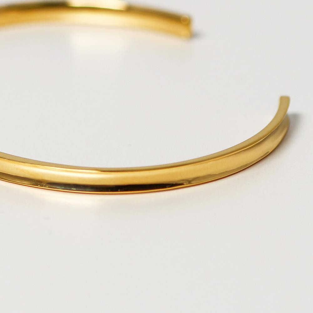
                  【K10イエローゴールドバングル】逆甲丸のデザインが印象的で美しいバングル 上品な大人カラーが人気　K10-B003
                