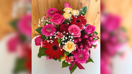 【お花の定期便 12回 毎月】お花たっぷり お花屋さんにおまかせ 季節の フラワーアレンジメント 定期便 生花 ギフト 贈り物 [DP011sa]