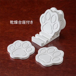 珪藻土では無い新素材　木材の様な新感覚　肉球型吸水コースター_雑貨・日用品  食器 _【1382740】
