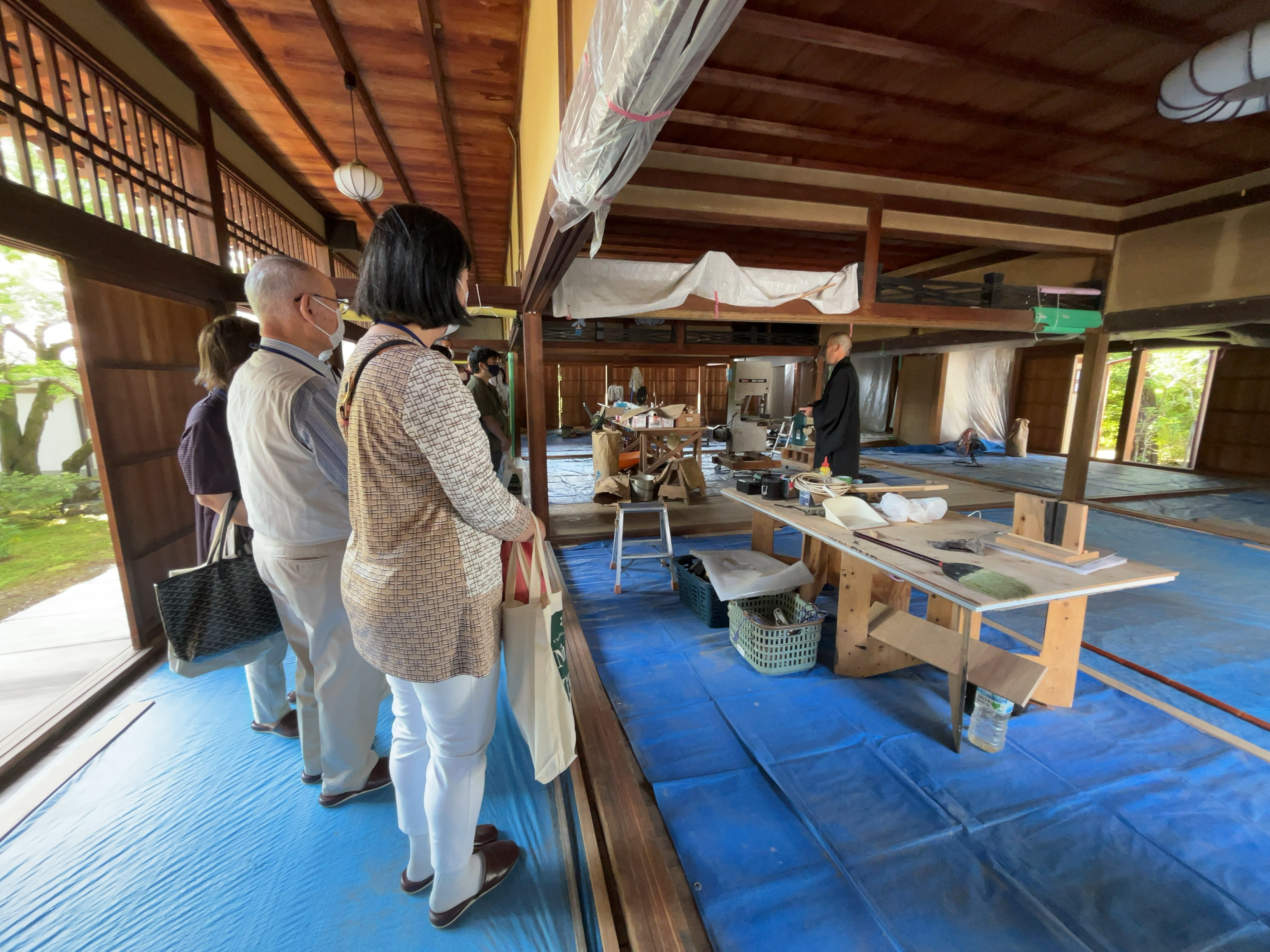 緑陰講座　修理現場見学（令和5年5月仁和寺での開催にて）