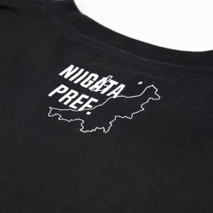 r05-014-008-2 新潟県 小千谷市 マンホール Tシャツ（黒） 錦鯉デザイン【Mサイズ】