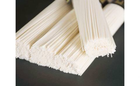 無添加 芳岡の三輪そうめん　2kg ／ 芳岡 無添加 手延べ 素麺 化粧箱 ギフト お歳暮 お中元 お祝い 父の日 そうめん 母の日 引越し 挨拶 お土産 贈答品 奈良県 宇陀市