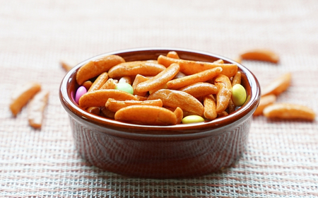 【感謝の気持ちでいっぱいです】ご挨拶にぴったり　柿の種＆ドットチョコ15パック 創信産業【0025-0003-01】