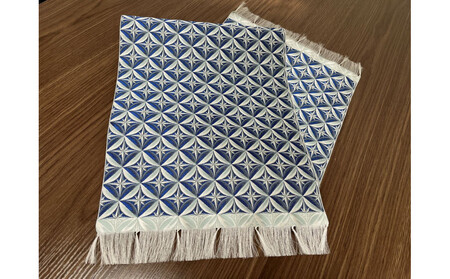 博多織テーブルランナー　切子柄（青）150cm×31cm