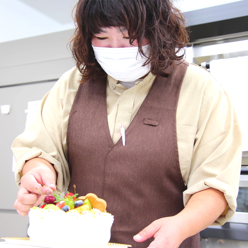 いちごクリームのロールケーキ 2本 （320g×2） 舞鶴産いちご 舞鶴産苺 舞鶴産卵 舞鶴産たまご 地元卵 ロールケーキ 洋菓子 ケーキ 苺 いちごロール ストロベリーロール スイーツ セット