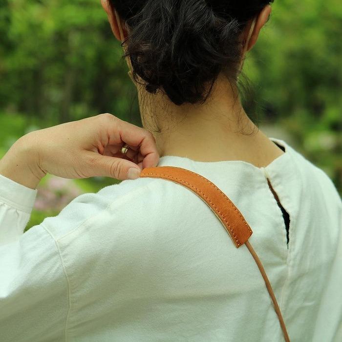 SKLO 肩掛けシンプルスマートフォンポーチ　Gray