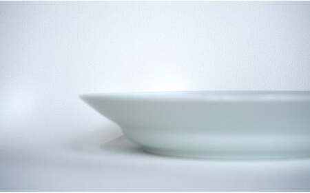 有田焼 ホワイト＆レリーフ ペア 22.5cm プレート【香蘭社】食器 うつわ 器 白磁 白い食器 シンプル ギフト 結婚祝い レンジOK 食洗器OK ab011