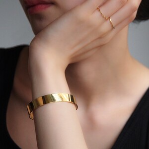 ≪MONICE≫K18イエローゴールドバングル（幅10mm）【TE-115】