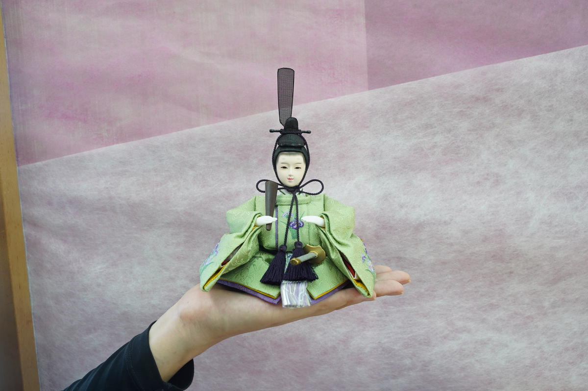 （ 数量限定 ）手の平サイズひな人形 『碧の夢手鞠』 人形作り40年 “平安天鳳”作 丹後ちりめん 人参草木染め 匠 手作り コンパクト 大切 こども ひな祭り 木製 今どき かわいい おしゃれ モダ