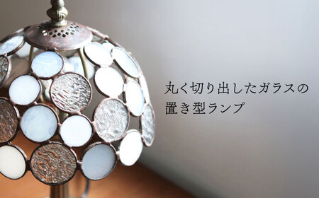 Nijiiro Lamp のステンドグラスのテーブルランプ ニジイロボウル ホワイト【1219644】