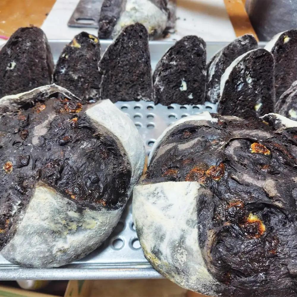 自家製天然酵母を使ったまっ黒チョコのカンパーニュ | パンパンパンパン