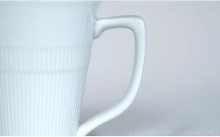 有田焼 ホワイト＆レリーフ ペアマグカップ【香蘭社】食器 器 うつわ コーヒー デイリー ギフト プレゼント レンジ 食洗器 OK 30000円 3万円 ab006