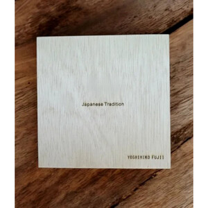 丸小皿 桜 漆黒（ゴールド桜） ［NF257］