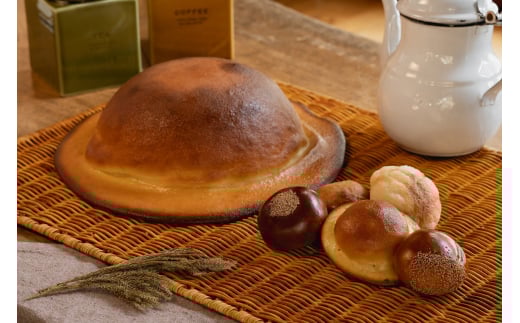 
特大ぼうしパン（プチパン入り）
