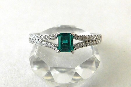 【ふるなび限定】【一点もの】Pt900　コロンビア産エメラルド（0.28ct）ダイヤモンドリング　K61　K06124-H　FN-Limited-SP