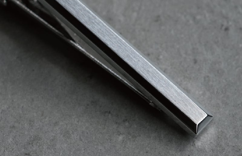 ４面カットネクタイピン シルバーカラー G2830