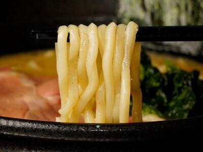 【横浜家系ラーメン】一二三家 とんこつ醬油ラーメン4食セット