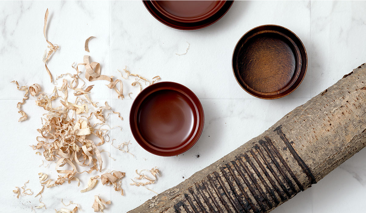 aeru 川連漆器のこぼしにくい器 平皿 べんがら【(株)和える】[D15601]