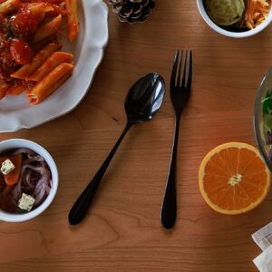 96【KURO】黒染めカトラリーディナーセットつやつや スプーン フォーク ナイフ ステンレス製 燕三条製 新生活 ギフト 一人暮らし おしゃれ キッチン ごちそう おもてなし【019S117】