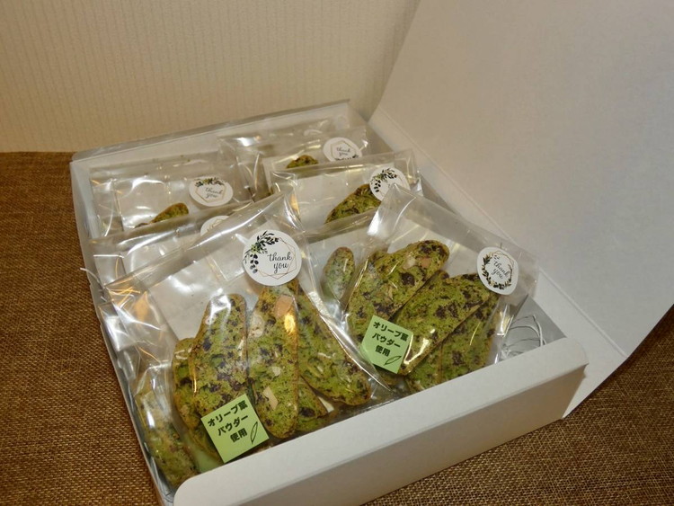 相模原市で栽培しているオリーブの葉で作られているビスコッティ