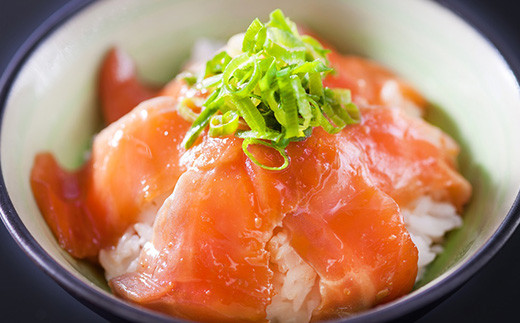 小分けパックで、使う分だけ解凍ができ便利。
保管もでき重宝しますね。
お刺身だけでなくカルパッチョ、レアステーキにも♪