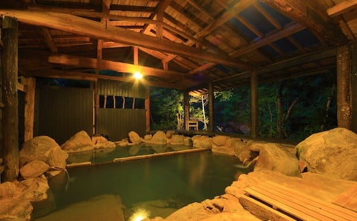 【貸切風呂】川のせせらぎを聴きながら田ノ原の湯に浸かり、心身共にときほぐされていく心地良さを存分に体感してください。